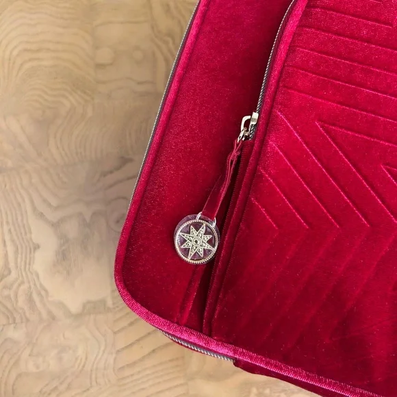 Estée Lauder Red Velvet Travel Makeup Cosmetic Case Bag - Picture 3 of 8